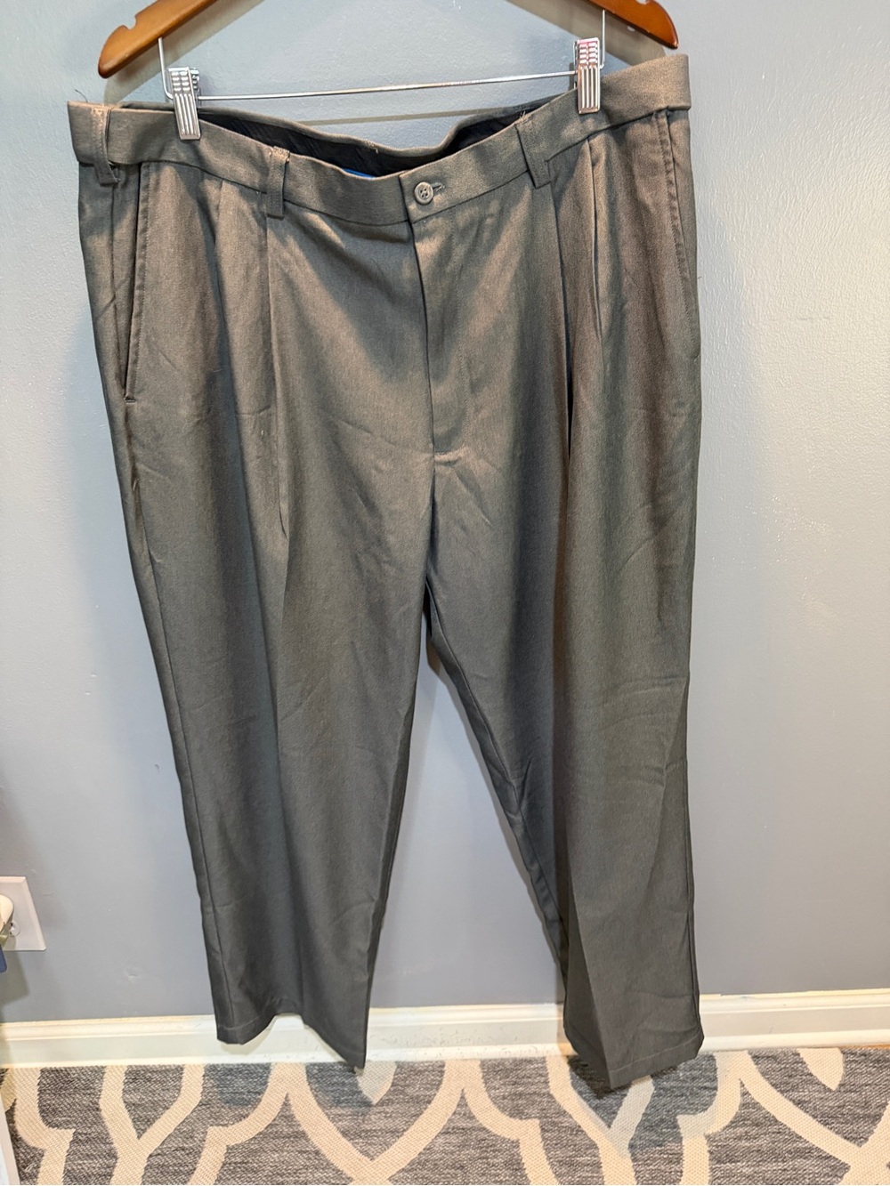 HAGGAR Men's Charcoal Dress Pants - Pleated Front 42x29